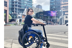 Электроприставка UNAwheel Mini: преврати кресло-коляску в скутер!